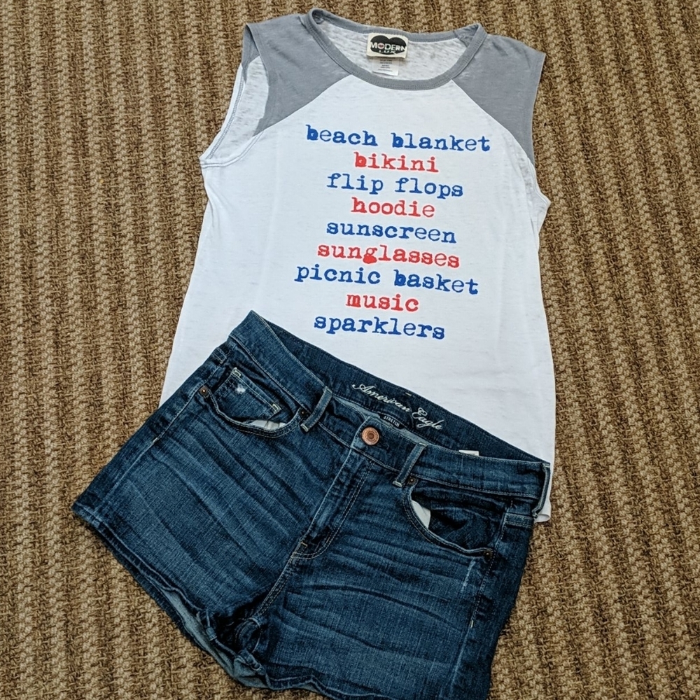 Modern Luxe Summer Fun Graphic Tee S